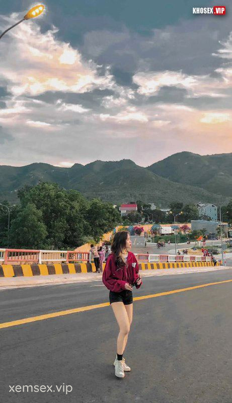 em-gai-xam-tro-chan-dai-co-cai-lon-mup-hat-le-to-full-clip-pic-hinh-02